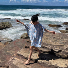 Load image into Gallery viewer, Lesimo Sand Free Kids Hooded Towel - Daisy