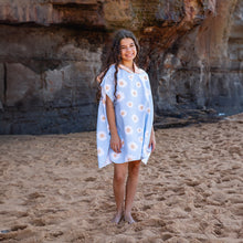 Load image into Gallery viewer, Lesimo Sand Free Kids Hooded Towel - Daisy
